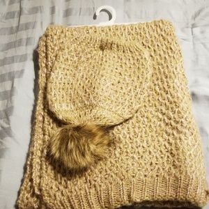 Scarf and hat set